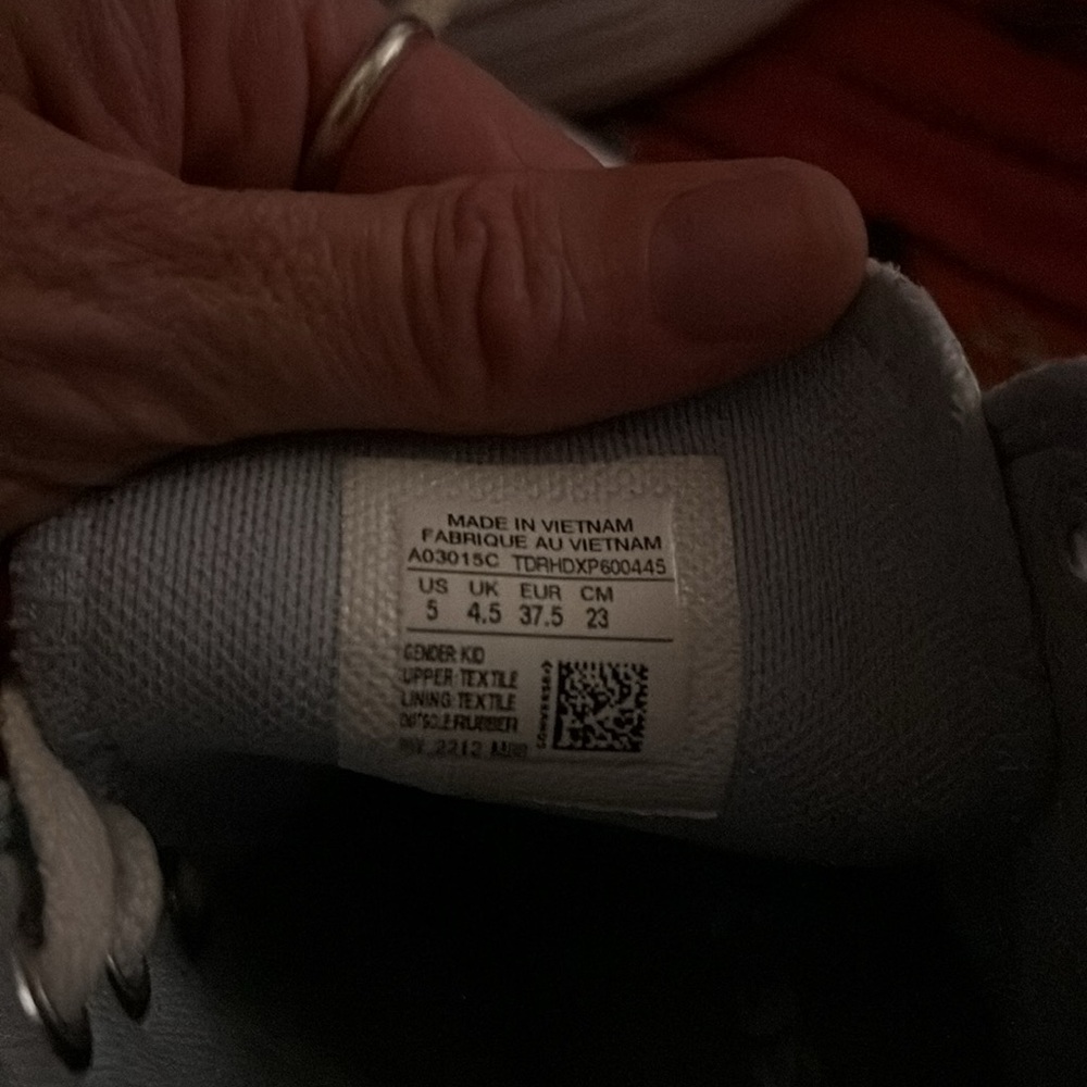 Converse - Picture 3 of 4
